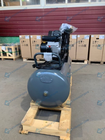 Поршневой компрессор Remeza СБ4/С-200.LB30A Поршневой компрессор Remeza СБ4/С-200.LB30A фото