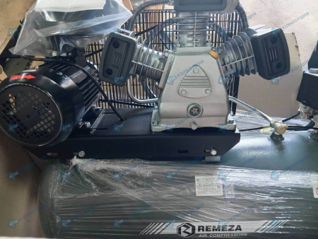 Поршневой компрессор Remeza СБ4/С-100.LB40 Поршневой компрессор Remeza СБ4/С-100.LB40 фото
