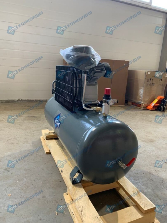 Поршневой компрессор Remeza СБ4/С-200.LB30A Поршневой компрессор Remeza СБ4/С-200.LB30A фото