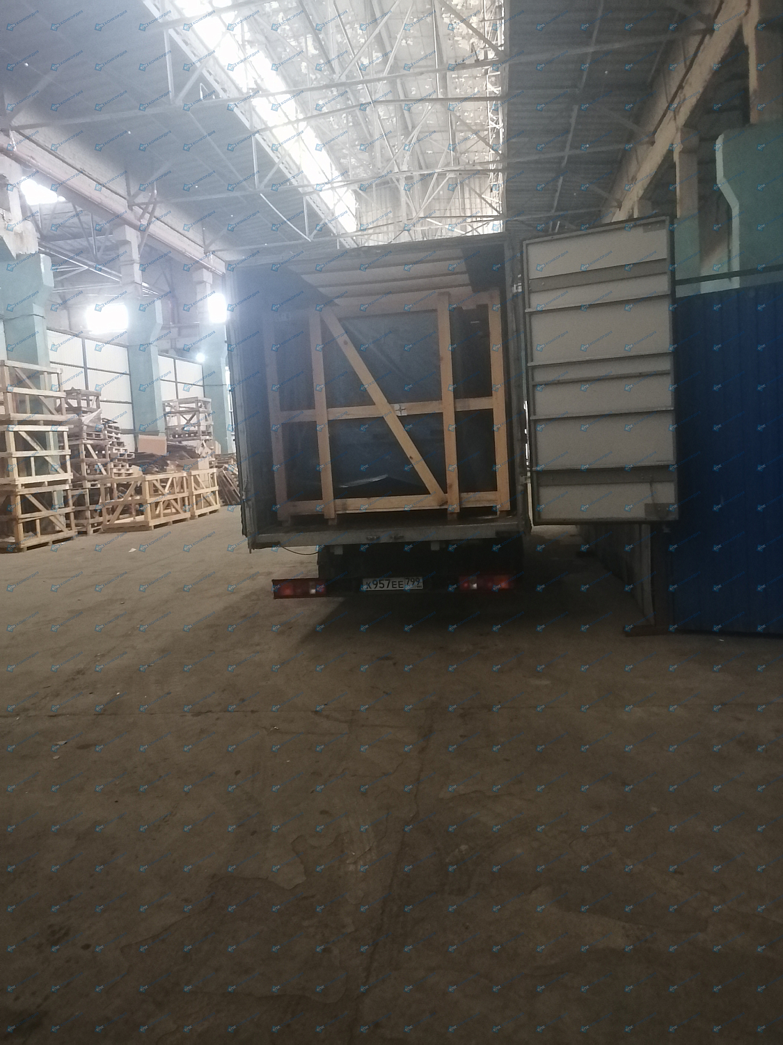 Отгрузка транспортной компании  винтового компрессора Remeza ВК20Е-10-500 в г. Воронеж