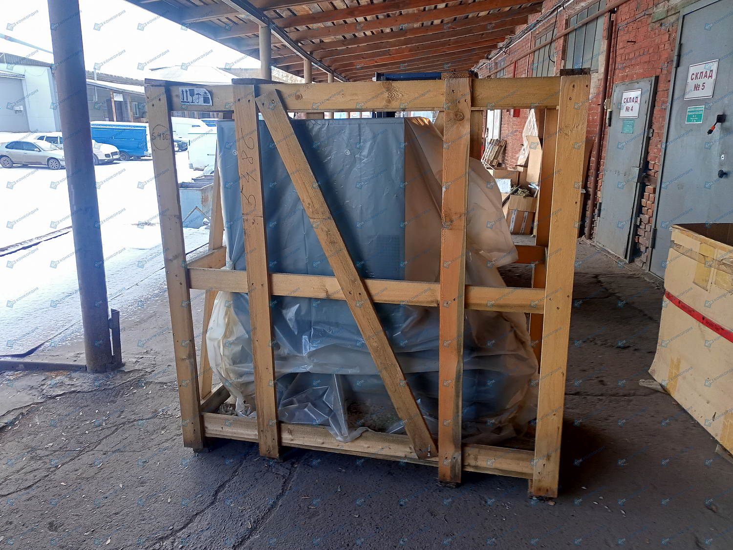 Отгрузка винтового компрессора Zammer SKTG7,5V-10-270, поршневых компрессоров Remeza СБ4/С-100.LB30A и ресиверов REMEZA РВ 500.11.00 в г. Красноярск