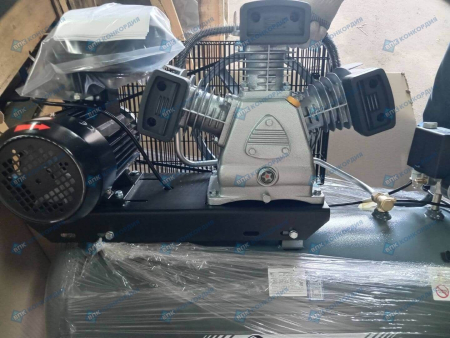 Поршневой компрессор Remeza СБ4/С-100.LB40 Поршневой компрессор Remeza СБ4/С-100.LB40 фото